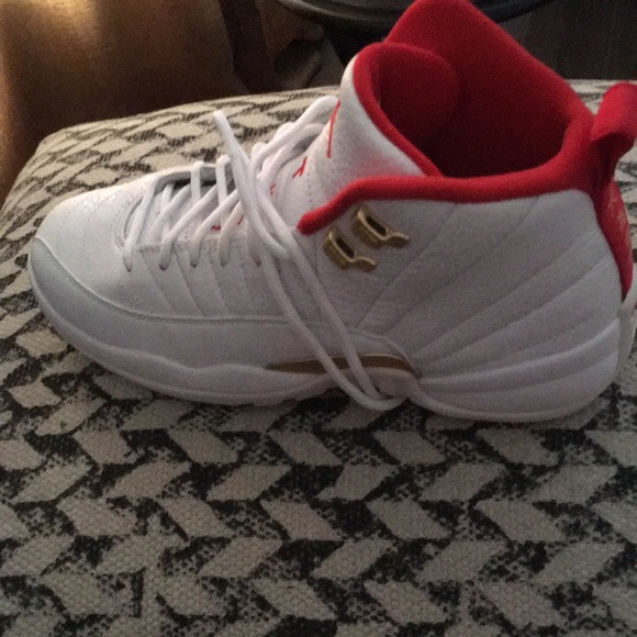 Selling Nike Jump man 23 red and white high top boys sneakers new . - Picture 3 of 3